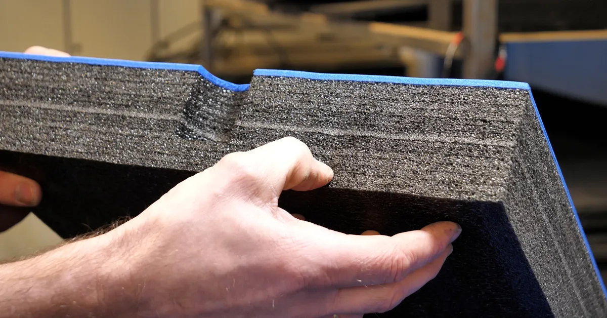 Multilagskum består av PE-skum med pre-laminerte lag på 5 mm.